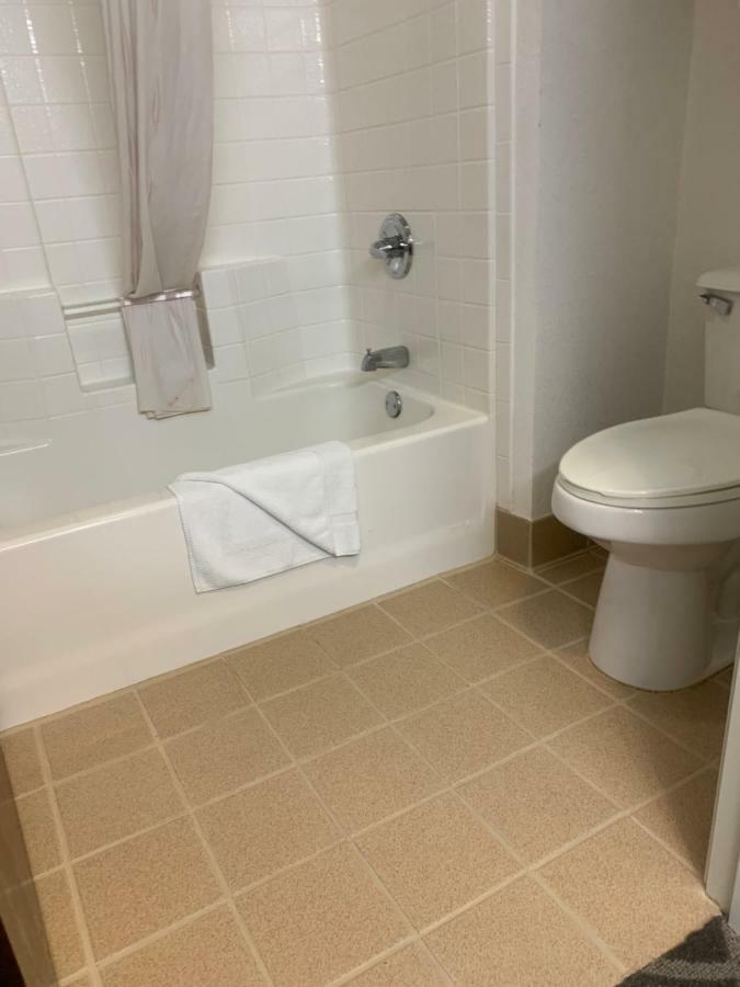 Hotel Super 8 By Wyndham Tx Hillsboro